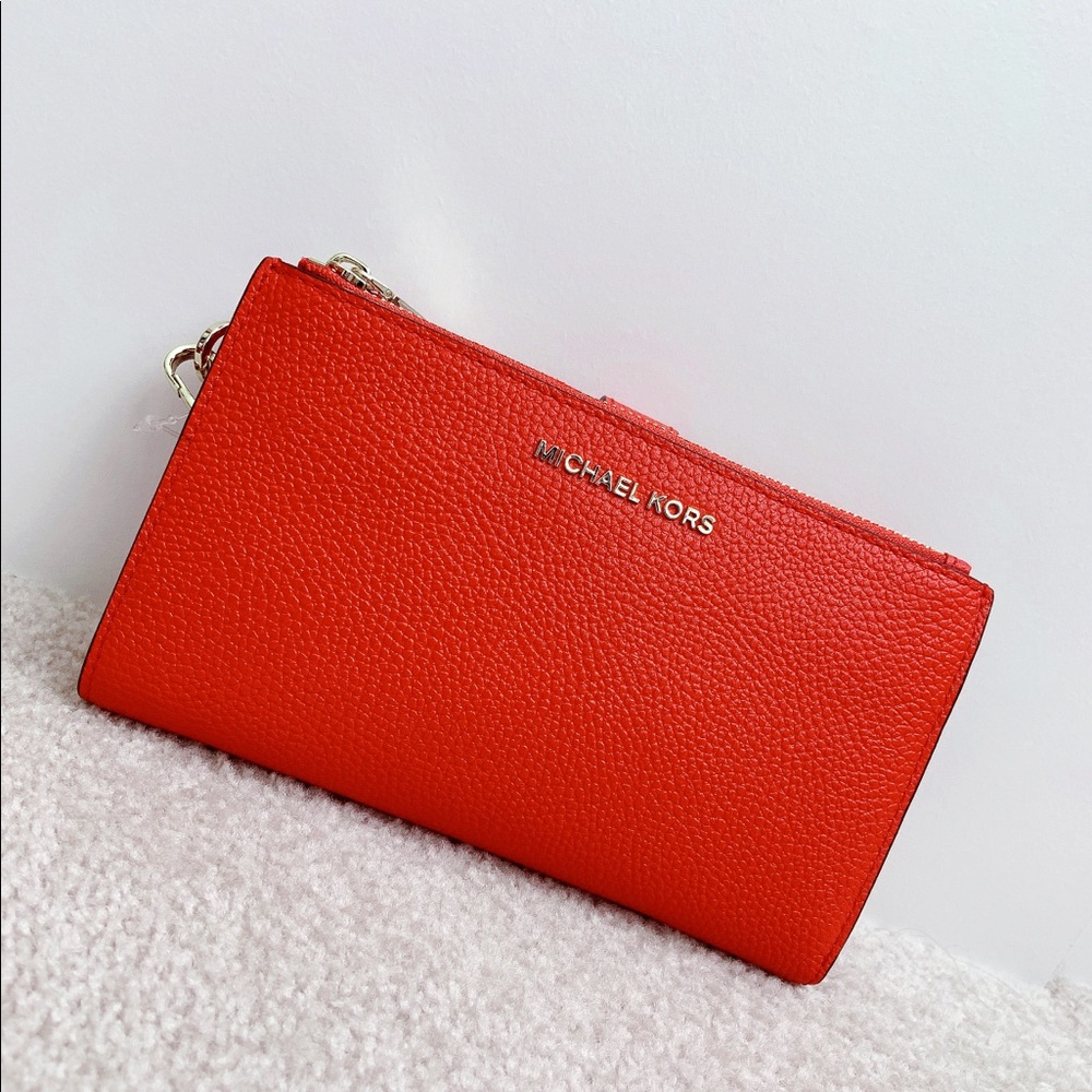 Micheal Kors wallet - Picture 13 of 16